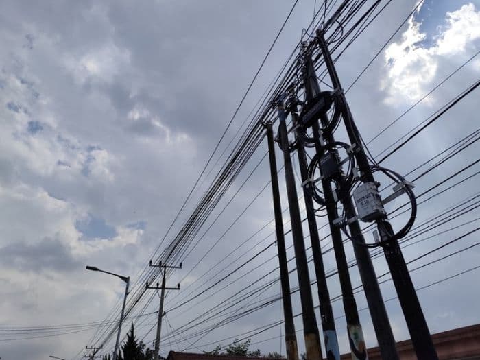 tiang_dan_kabel_fiber_optik_internet_bikin_semrawut_siantar_satpol_pp_konfirmasi_ke_dinas_putr