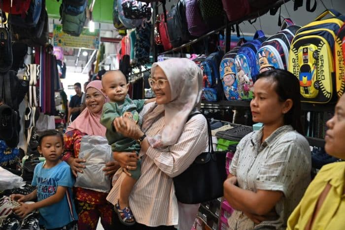 anak_korban_kebakaran_di_parombunan_dapat_bantuan_perlengkapan_sekolah