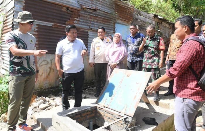 dandim_dan_wali_kota_sibolga_tinjau_pembangunan_bak_air_bersih_di_perbukitan_burung_beo