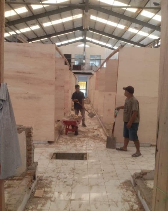 pedagang_harap_pasar_rakyat_balairung_rajawali_siantar_dibuka