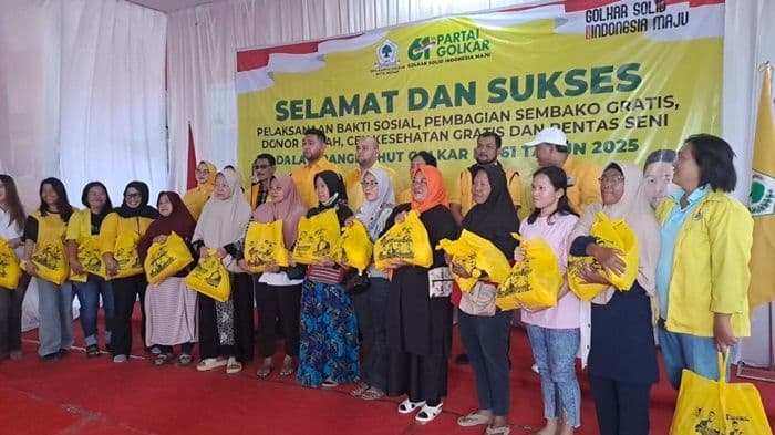 rayakan_hut_ke61_golkar_medan_bagikan_2061_sembako_dan_gelar_cek_kesehatan_gratis