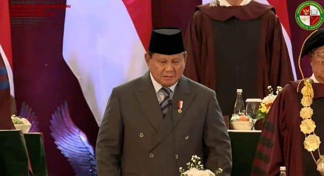 suasana_haru_prabowo_pimpin_mengheningkan_cipta_di_wisuda_ukri_bandung