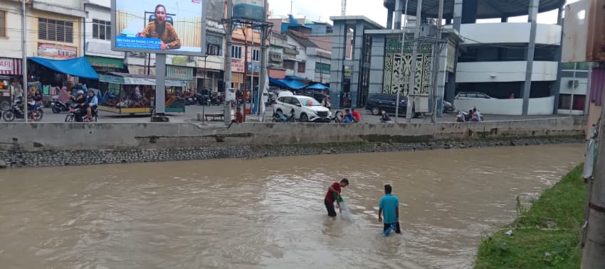 pasca_banjir_aktivitas_pasar_kain_tebing_tinggi_berjalan_normal