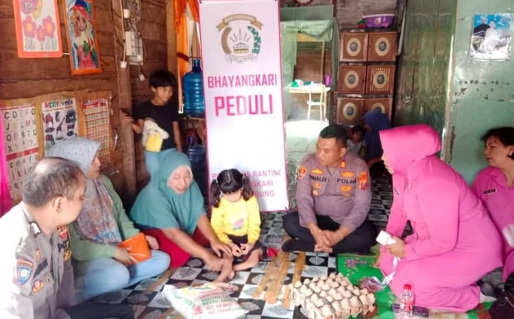 sentuhan_kemanusiaan_polsek_teluk_nibung_terhadap_anak_disabilitas