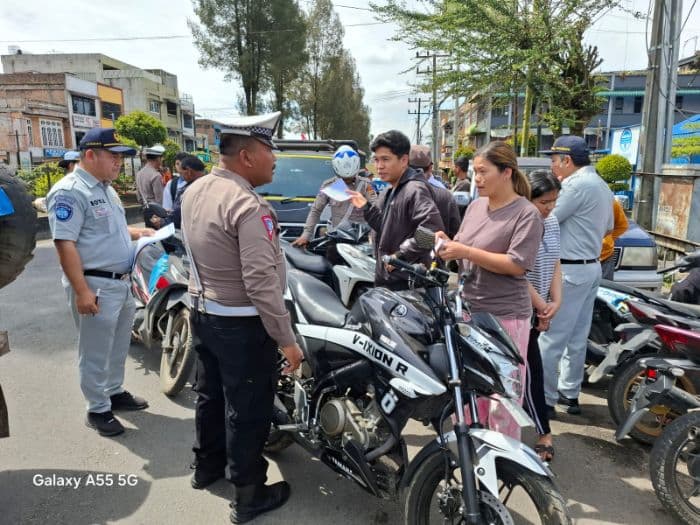 operasi_keselamatan_toba_35_pelanggar_lalu_lintas_ditindak_di_kota_wisata_berastagi