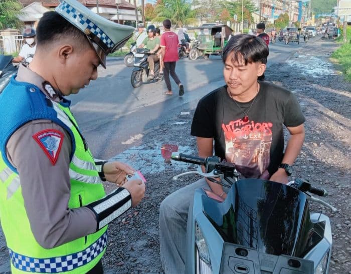 operasi_keselamatan_toba_85_pelanggar_lalu_lintas_ditilang_di_tapteng