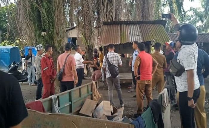 pasangan_bukan_suami_istri_ditangkap_petugas_dari_cafe_esekesek_di_marelan_