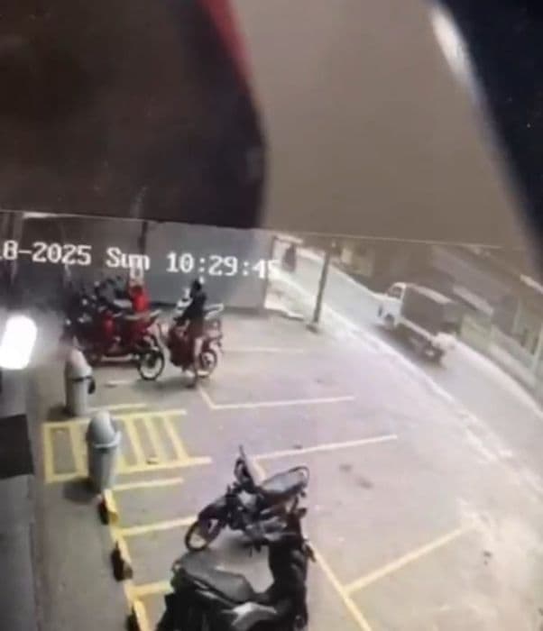 lupa_cabut_kunci_motor_cbr_dilarikan_maling_dari_alfamidi_indra_pura