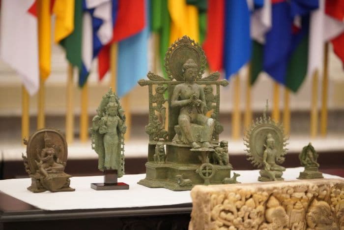 as_kembalikan_tiga_benda_cagar_budaya_ke_indonesia