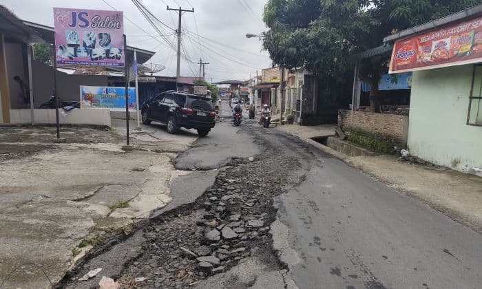 dprd_siantar_desak_dinas_pu_tuntaskan_perbaikan_drainase_dan_jalan_di_viyata_yudha