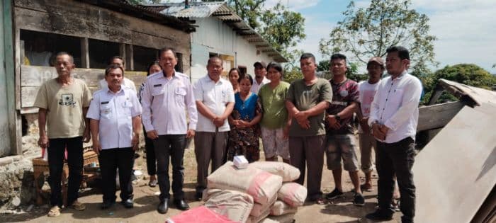 pemkab_toba_salurkan_bantuan_sosial_kepada_korban_kebakaran