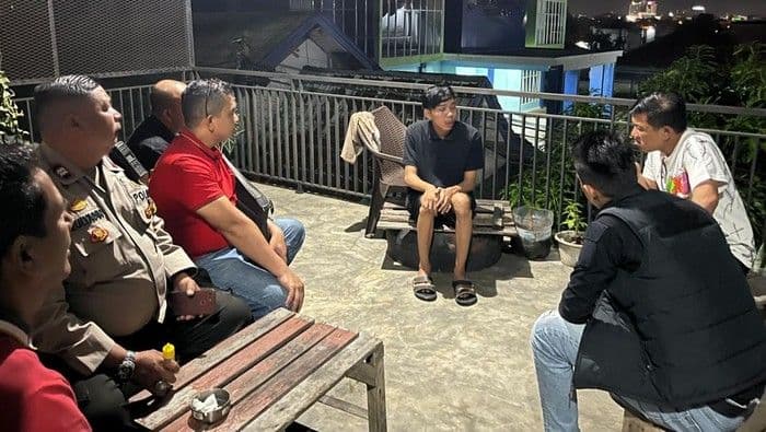 pria_di_jambi_buang_kopi_sianida_ke_toilet_usai_bunuh_pacar_sesama_jenis