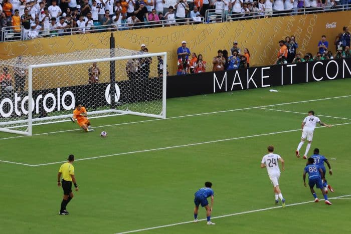 real_madrid_ditahan_imbang_al_hilal_alonso_masih_proses