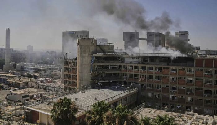 rudal_iran_hantam_rs_di_israel_30_luka_dan_israel_serang_balik_fasilitas_nuklir