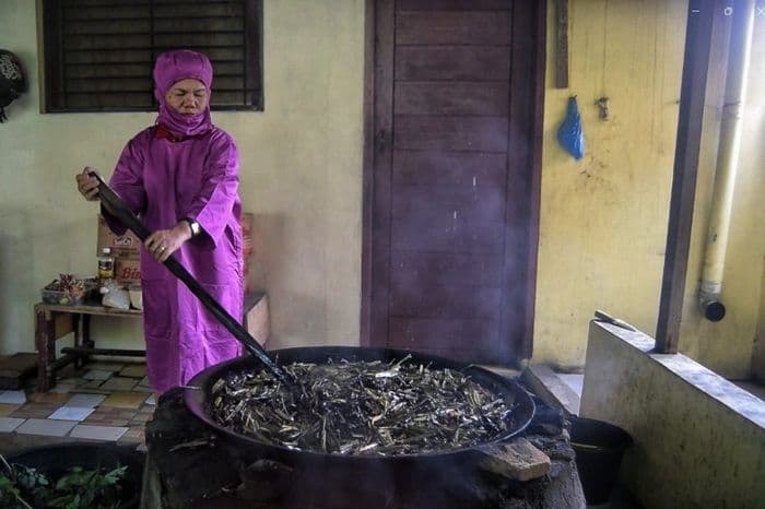 rumah_produksi_minyak_tradisional_karo