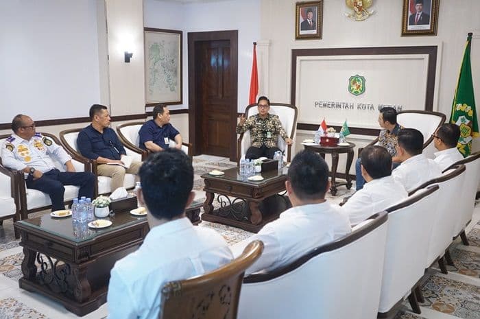 wali_kota_medan_sambut_baik_kerja_sama_wifi_gratis_di_bus_listrik