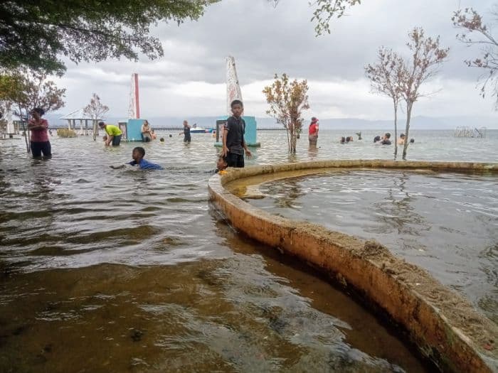 pantai_parparean_di_porsea_miliki_mata_air_purba