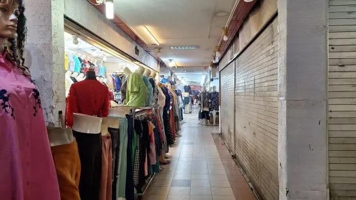 plt_dirut_pud_pasar_medan_bantah_sepinya_pasar_petisah_karena_portal_parkir