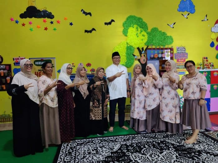 bupati_asri_ludin_kunjungi_paud_cendana_pantai_labu_deli_serdang