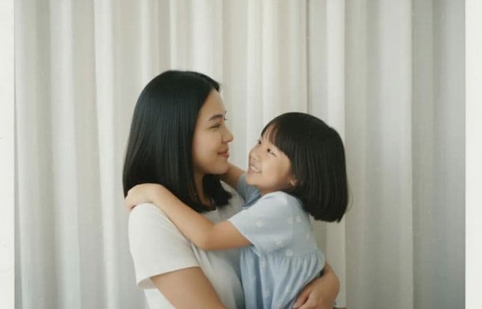 cara_edit_foto_keluarga_tren_gabungan_masa_kecil_dengan_gemini_ai