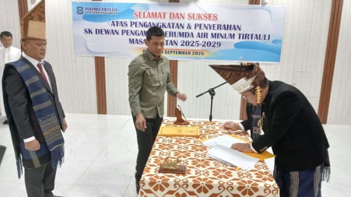 dilantik_wali_kota_siantar_ini_dewan_pengawas_perumda_tirta_uli_periode_20252029_