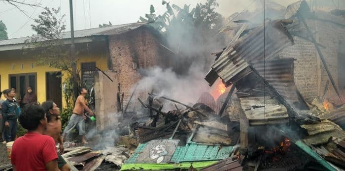 lupa_matikan_kompor_saat_susui_anak_rumah_di_medan_denai_ludes_terbakar