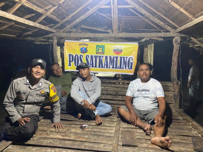 polisi_apresiasi_warga_salapian_aktif_jaga_keamanan_lewat_poskamling