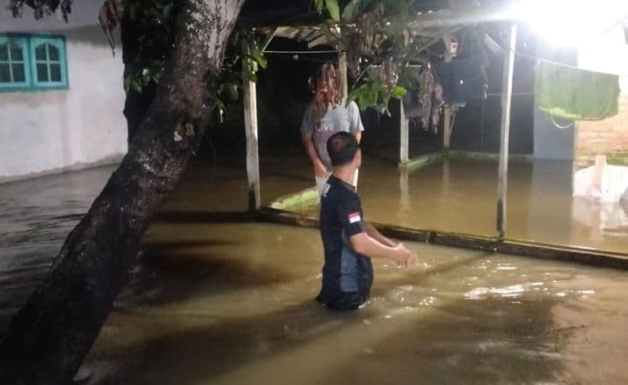 sungai_bangkatan_meluap_puluhan_rumah_di_binjai_selatan_terendam_banjir