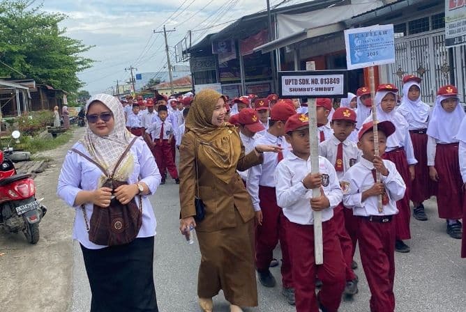 dimeriahkan_pawai_taaruf_mtq_ke65_dan_seni_qasidah_di_kelurahan_siumbut_umbut_meriah_