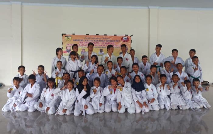 diuji_juara_pon_sumut_2024_36_karateka_inkado_sibolgatapteng_gelar_ujian