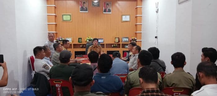 minta_honorer_diangkat_jadi_asn_bupati_khenoki_waruwu_surati_bkn_dan_menpan_rb