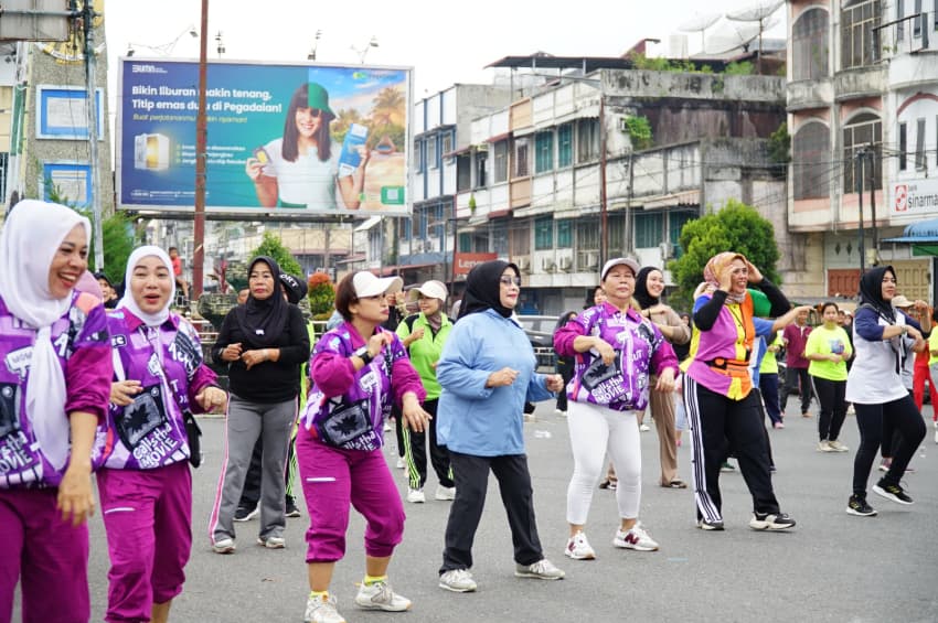 plt_bupati_labuhanbatu_meriahkan_senam_sehat_car_free_day