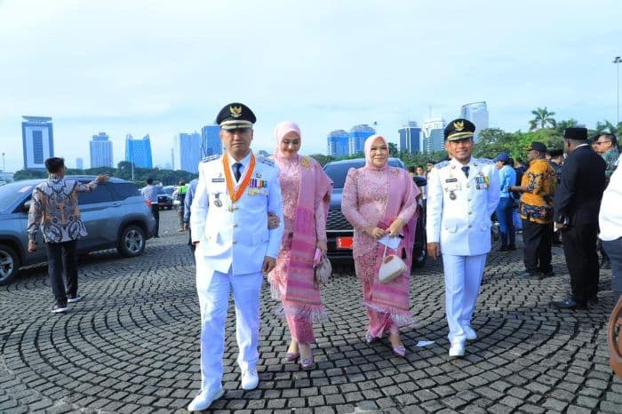 hendriyantosamsul_tanjung_kembali_dilantik_jadi_bupati_dan_wabup_labura