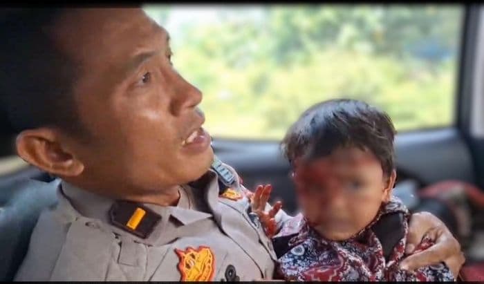kanit_patroli_polres_palas_selamatkan_anak_sd_korban_laka_lantas