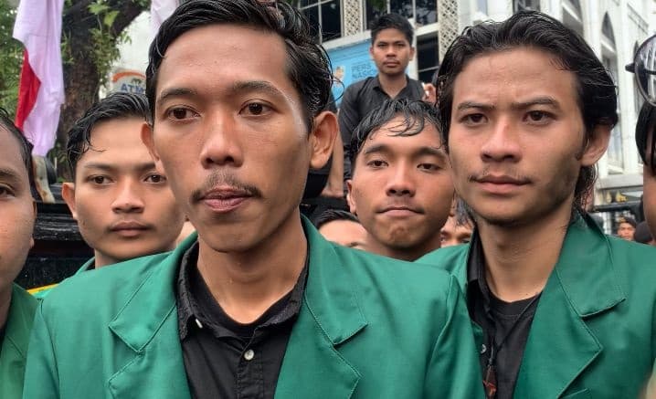 mahasiswa_uinsu_unjuk_rasa_ke_dprd_sumut_sampaikan_6_tuntutan