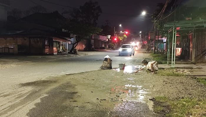 penambalan_semen_misterius_jalan_rusak_di_siantar_warga_ucapkan_terima_kasih_