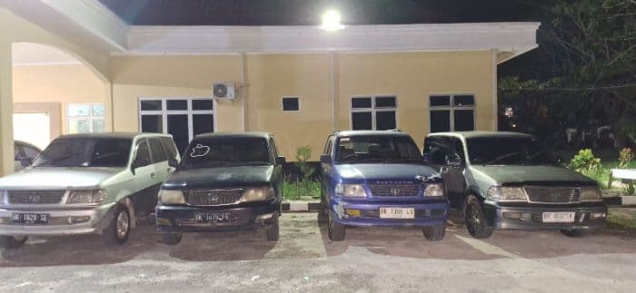 polres_simalungun_sita_empat_mobil_hasil_penipuan_pelaku_masih_buron_