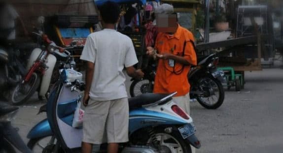 pungli_parkir_marak_di_jalinsum_perbatasan_kabupaten_tapselpadangsidimpuan