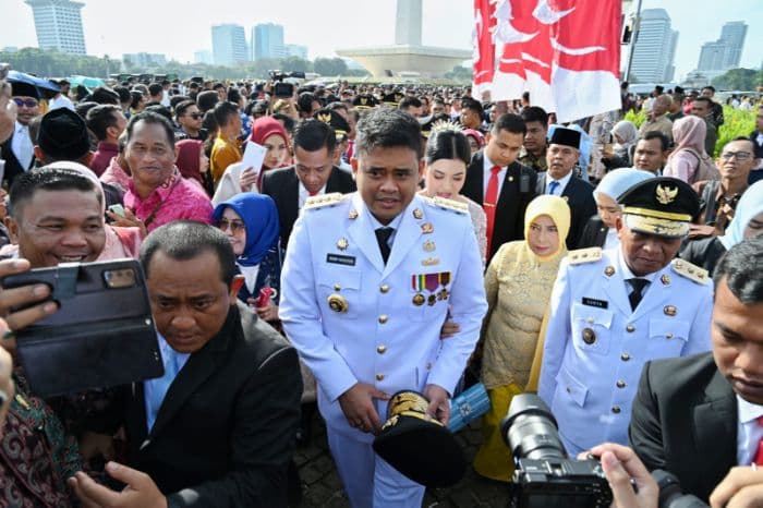 resmi_dilantik_bobby_nasution_gubernur_termuda_seindonesia