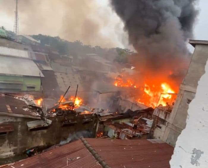 20_rumah_di_babalan_langkat_terbakar_data_korban_belum_diketahui