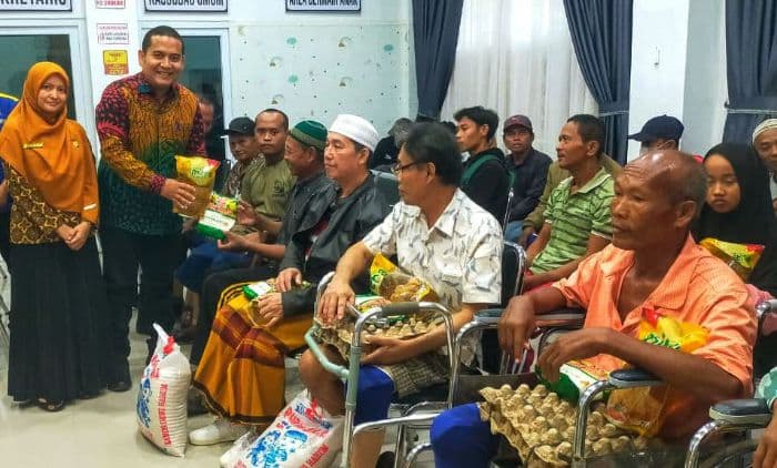 21_difabel_di_langkat_terima_kaki_dan_tangan_palsu_dari_kemensos