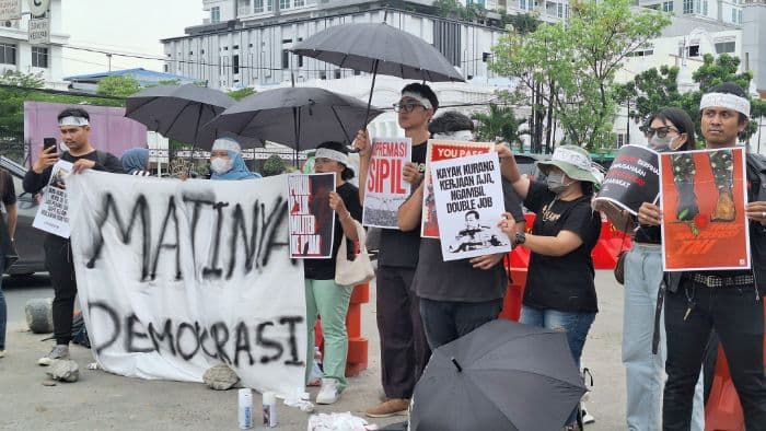 melalui_aksi_kamisan_aliansi_masyarakat_sipil_sumut_tolak_uu_tni