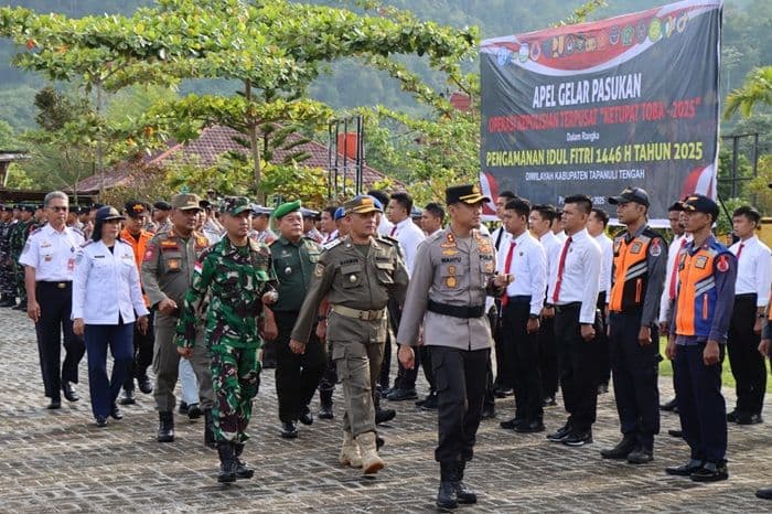 polres_tapteng_laksanakan_apel_gelar_pasukan_operasi_ketupat_toba_2025