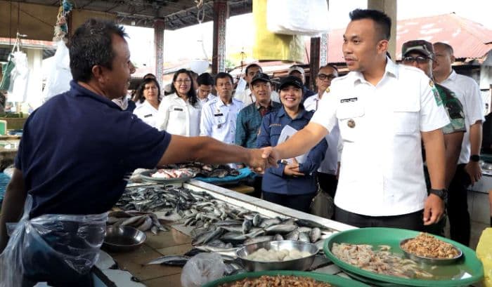 wakil_bupati_simalungun_minta_masalah_antar_pedagang_di_pasar_serbelawan_diselesaikan