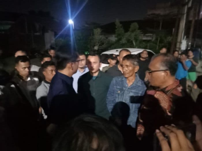 warga_dan_pengelola_pasar_malam_di_medan_cekcok