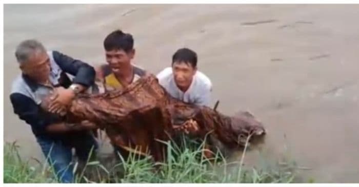 hanyut_di_sei_deli_jasad_pria_ditemukan_mengambang