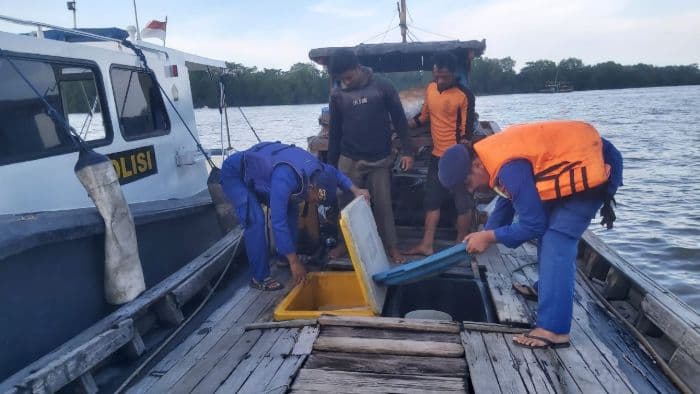 patroli_laut_polres_tanjung_balai_incar_barang_ilegal