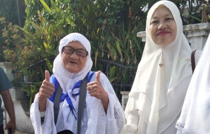 kisah_nenek_mahyuni_berhaji_seorang_diri_di_usia_senja