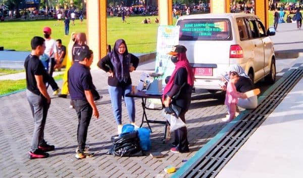 dlh_binjai_buka_stand_bank_sampah_perdana_di_cfd_lapangan_merdeka