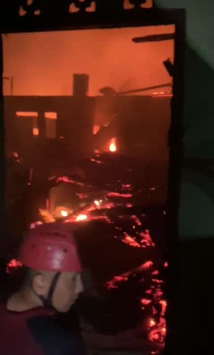 empat_warga_terluka_dalam_kebakaran_di_jalan_putri_hijau_medan